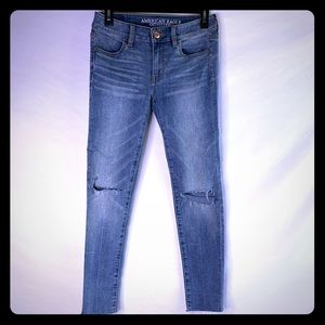 👖AE raw hem ankle jeggings